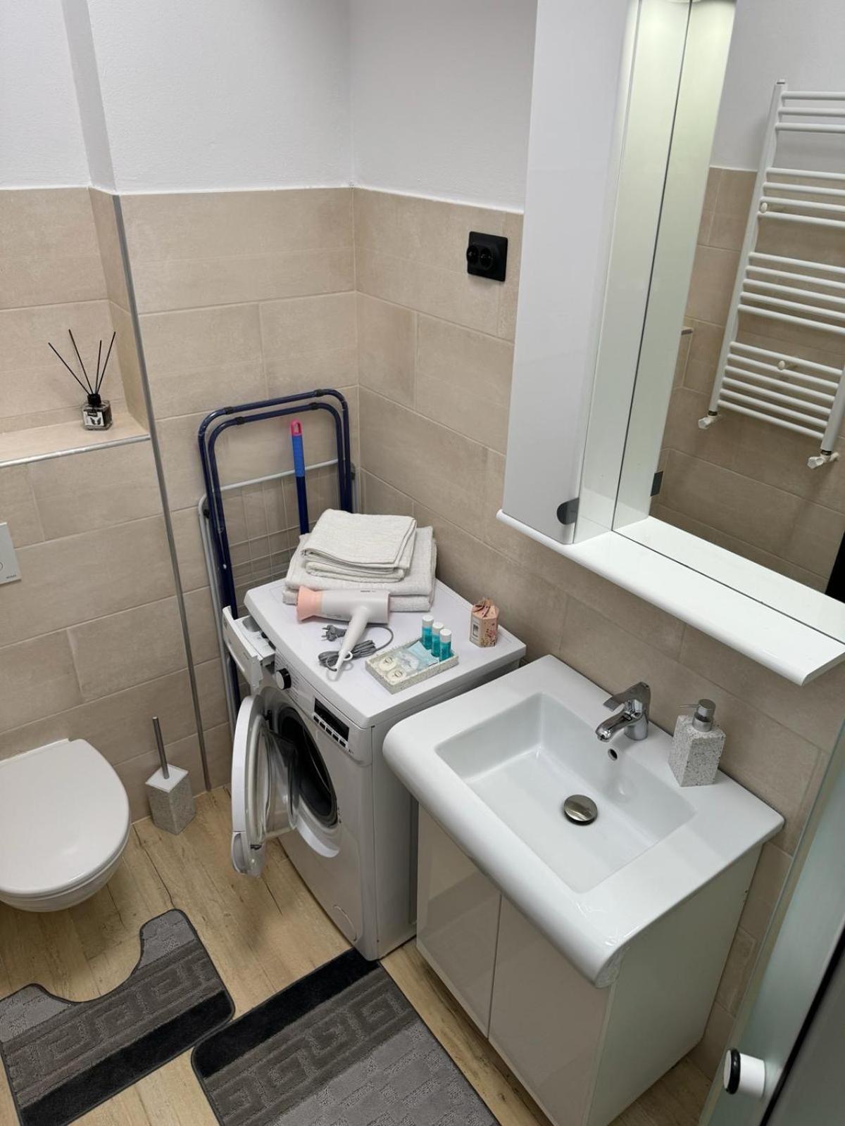 Luxury Young Residence Iasi Eksteriør bilde