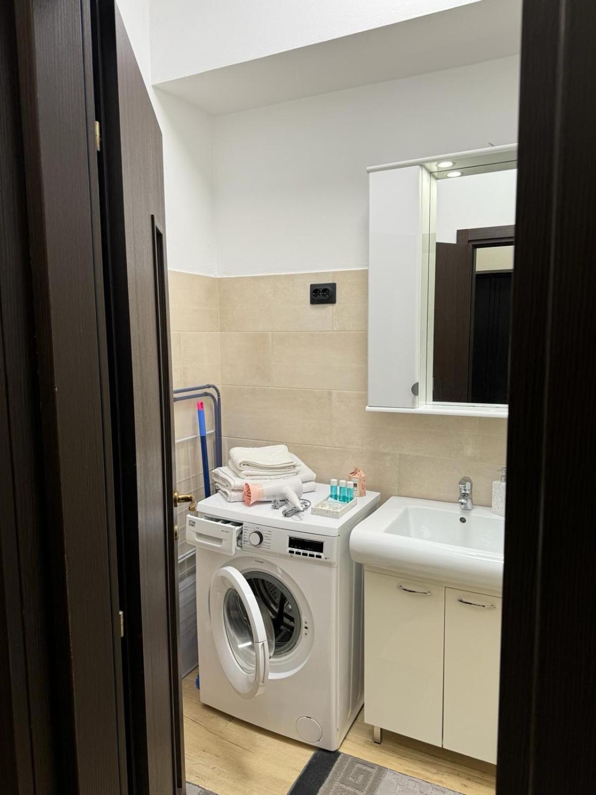 Luxury Young Residence Iasi Eksteriør bilde